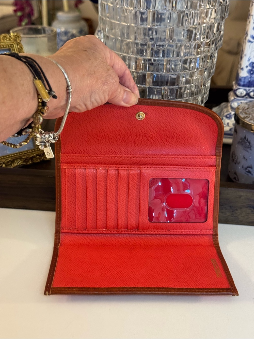 🧡🤎 NWOT DOONEY & BOURKE ORANGE AND TAN LEATHER WALLET! - Picture 6 of 7